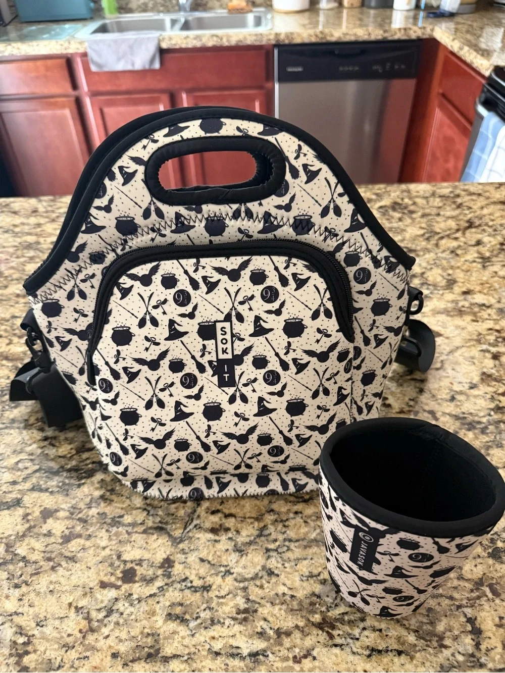 Sok It Harry Potter Neoprene Lunch Bag & Cup Holder in Cream & Black